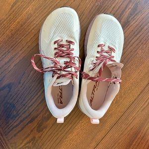 Altra 8.5 woman Outroad Trail Running